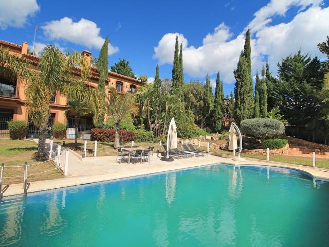 Villa / Chalet de 715 m2 en venta en Marbella, España