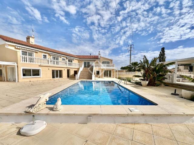 Villa / Chalet de 710 m2 en venta en Muchamiel, España