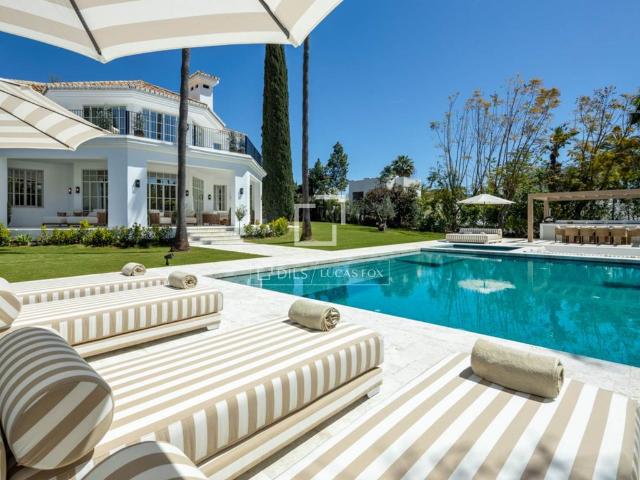 Villa / Chalet de 722 m2 en venta en Marbella, España
