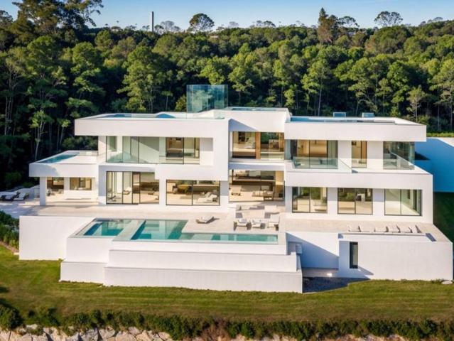 Villa / Chalet de 786 m2 en venta en Marbella, España