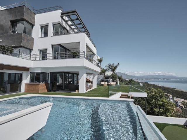 Villa / Chalet de 825 m2 en venta en Manilva, Andalucía