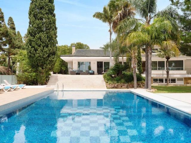 Villa / Chalet de 827 m2 en venta en Marbella, Andalucía