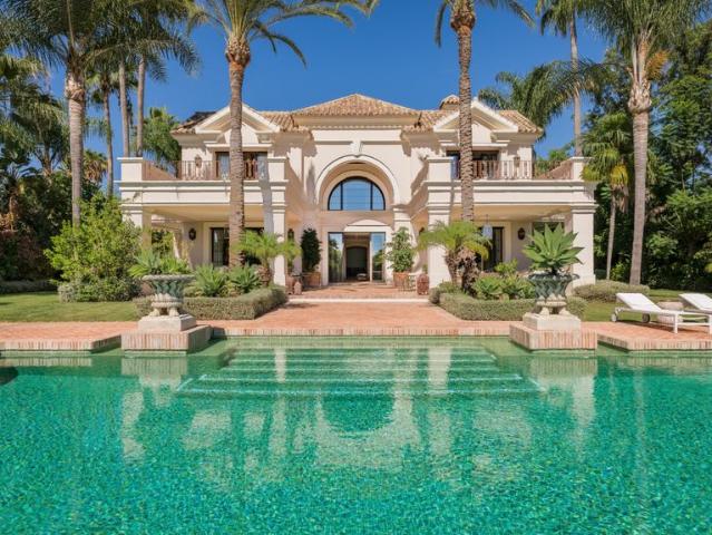 Villa / Chalet de 907 m2 en venta en Guadalmina, España