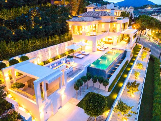Villa / Chalet de 948 m2 en venta en Marbella, España