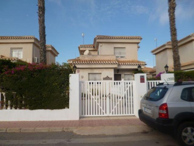 Villa / Chalet de 95 m2 en venta en Playas de Orihuela, España