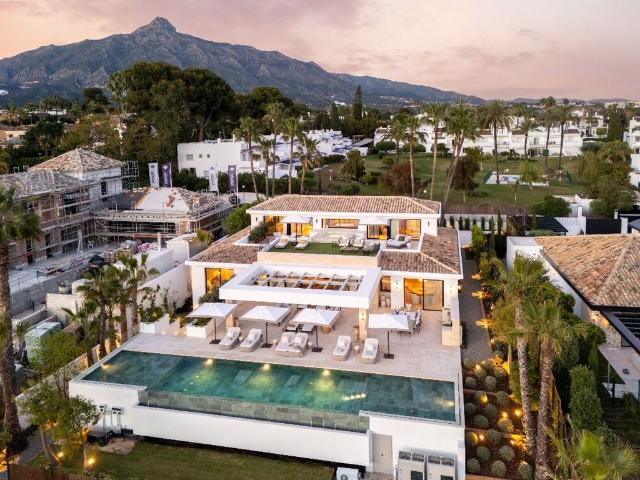 Villa / Chalet de lujo 840 m2 en venta, Marbella, España