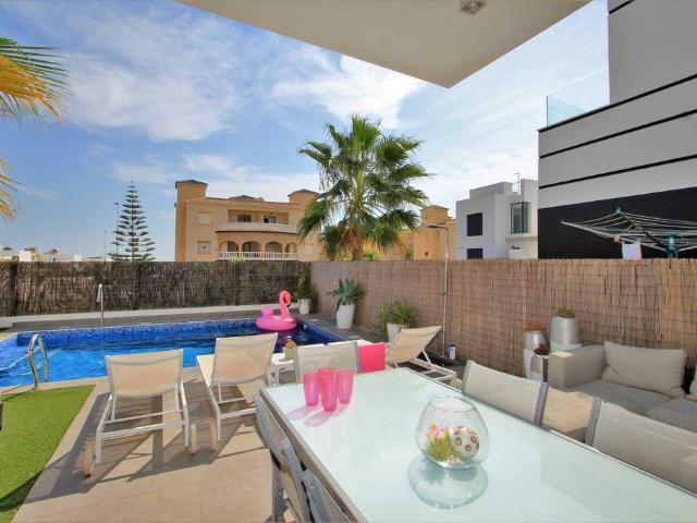 Villa / Chalet de lujo 130 m2 en alquiler, Playas de Orihuela, Comunidad Valenciana
