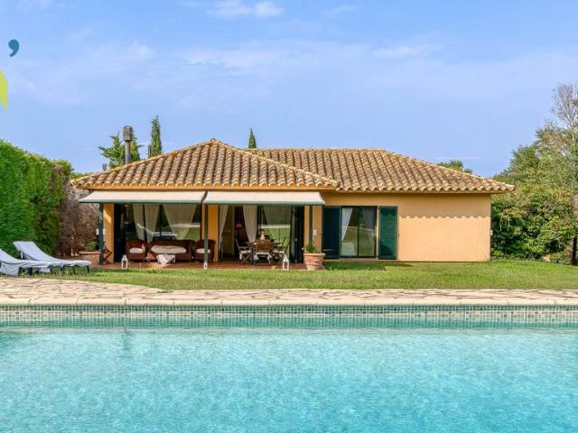 Exclusiva Villa / Chalet de 174 m2 en venta en Navata, Cataluña