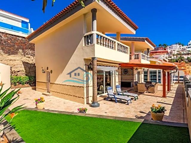 Villa / Chalet de 204 m2 en venta en Costa Adeje, España