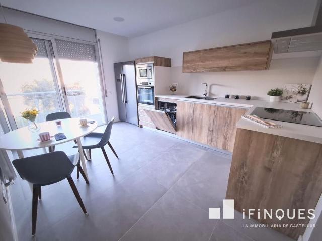 Villa / Chalet de 250 m2 en venta en Castellar del Vallès, España