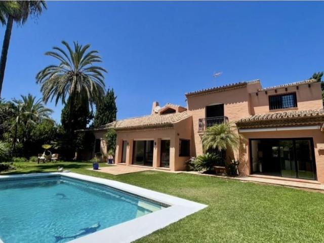 Villa / Chalet de lujo 361 m2 en alquiler, Estepona, Andalucía