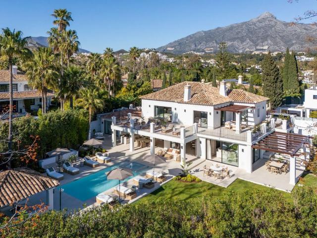 Villa / Chalet de lujo de 455 m2 en venta en Nueva Andalucia, España