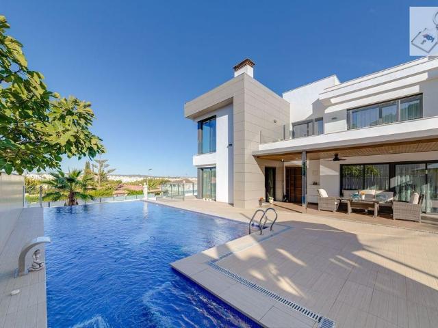 Villa / Chalet de lujo de 461 m2 en venta en Torrevieja, Comunidad Valenciana