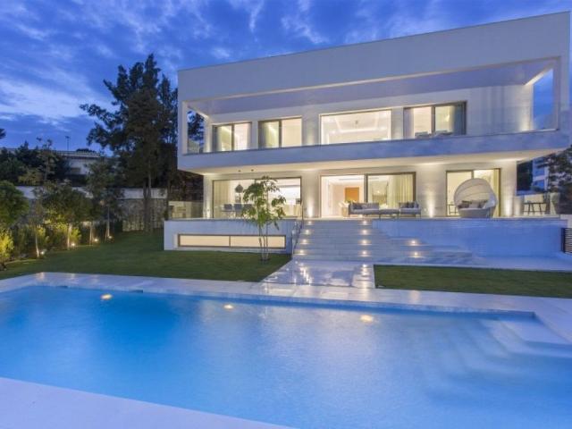 Villa / Chalet de lujo de 581 m2 en venta en Marbella, España