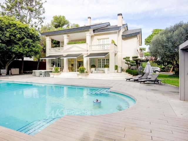 Villa / Chalet de lujo de 651 m2 en venta en Castelldefels, España