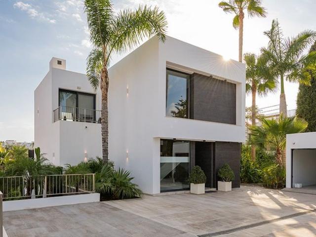 Villa / Chalet de lujo de 701 m2 en venta en Marbella, España