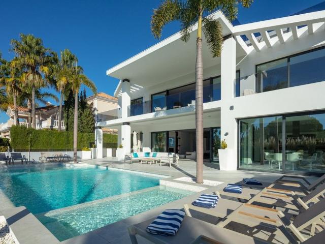 Villa / Chalet de lujo de 888 m2 en venta en Marbella, España