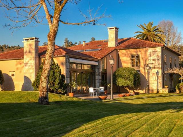 Villa / Chalet de lujo de 960 m2 en venta en Lugar A Eirexe, Culleredo, Galicia