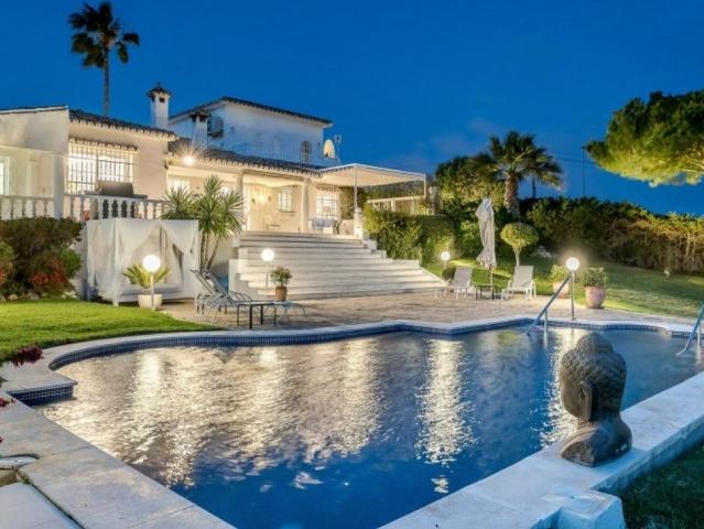 Villa / Chalet de lujo de 968 m2 en venta en Marbella, España