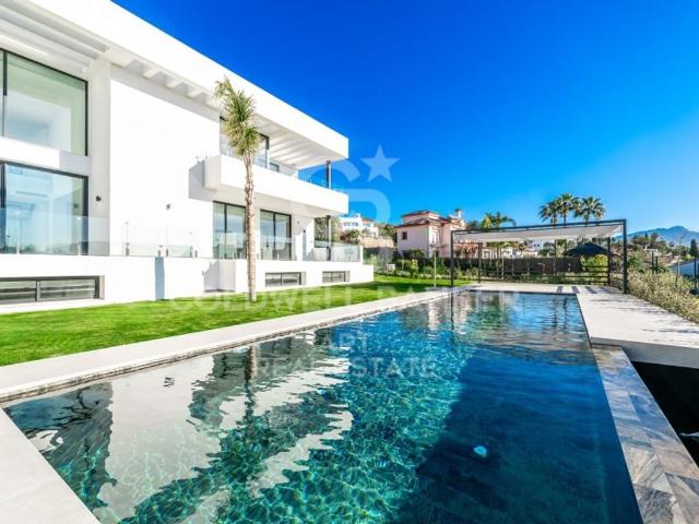 Villa / Chalet de lujo de 1038 m2 en venta en Estepona, España