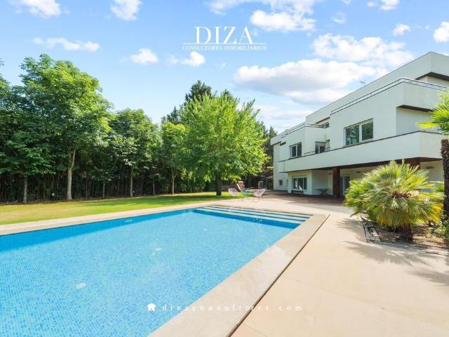 Villa / Chalet de 1164 m2 en alquiler en Madrid, Comunidad de Madrid
