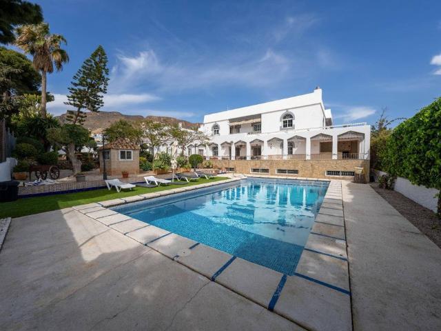Villa / Chalet de lujo de 1250 m2 en venta en Aguadulce, Andalucía