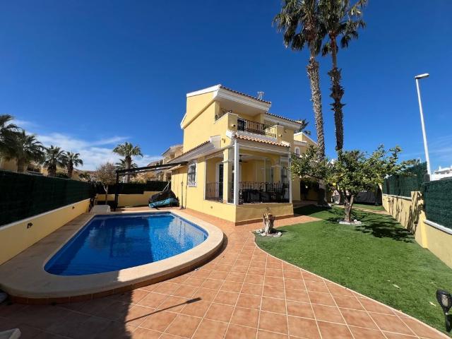 Villa / Chalet de lujo de 142 m2 en venta en Playas de Orihuela, Comunidad Valenciana