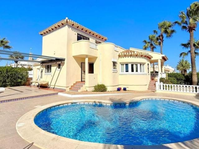 Villa / Chalet de lujo de 151 m2 en venta en Playas de Orihuela, España