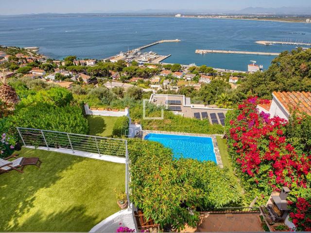 Villa / Chalet de lujo de 215 m2 en venta en Rosas, Cataluña