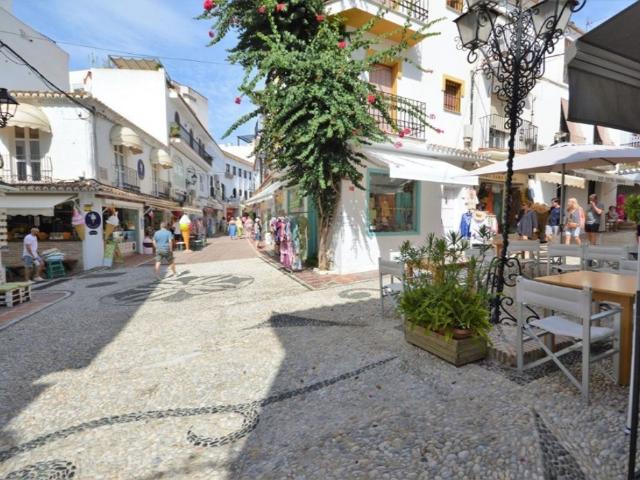 Villa / Chalet de lujo de 236 m2 en Playa Bajadilla Puertos, Marbella, Málaga, Andalucía