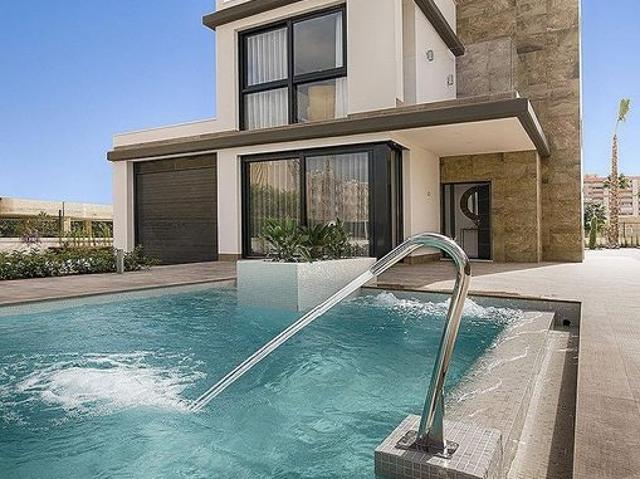 Villa / Chalet de lujo de 240 m2 en venta en Playas de Orihuela, España