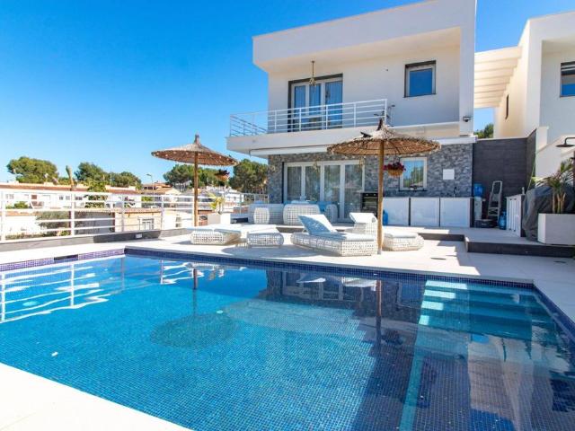 Villa / Chalet de lujo de 250 m2 en venta en Torrevieja, Comunidad Valenciana