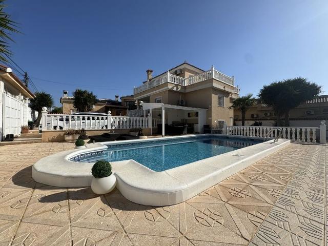 Villa / Chalet de lujo de 256 m2 en venta en Algorfa, España