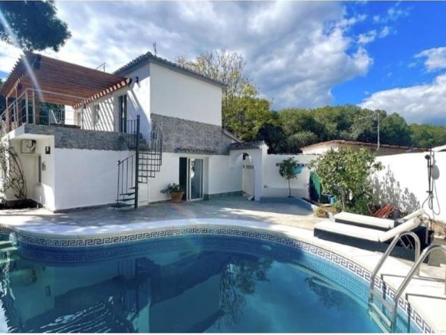 Villa / Chalet de lujo de 295 m2 en venta en Elviria, Marbella, Málaga, Andalucía