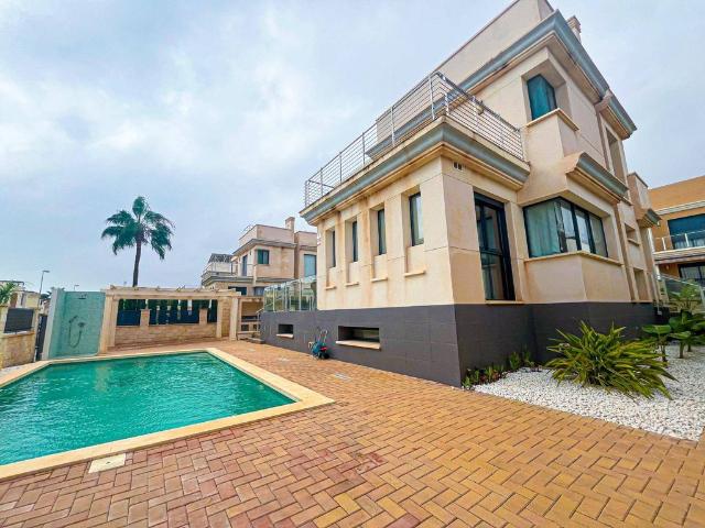 Villa / Chalet de lujo de 296 m2 en venta en Playas de Orihuela, España