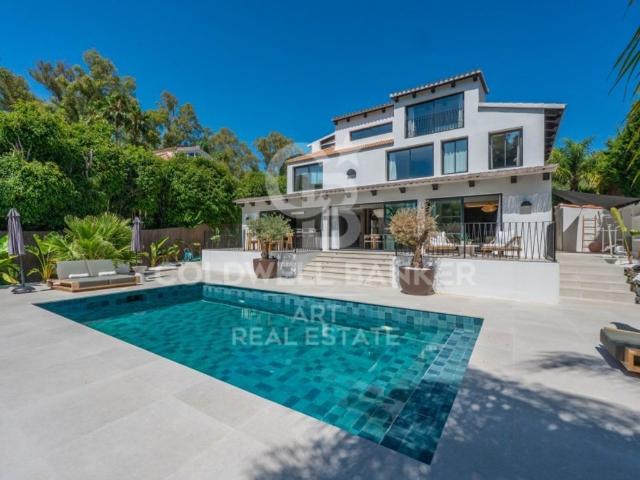 Exclusiva Villa / Chalet de 327 m2 en venta en Marbella, España