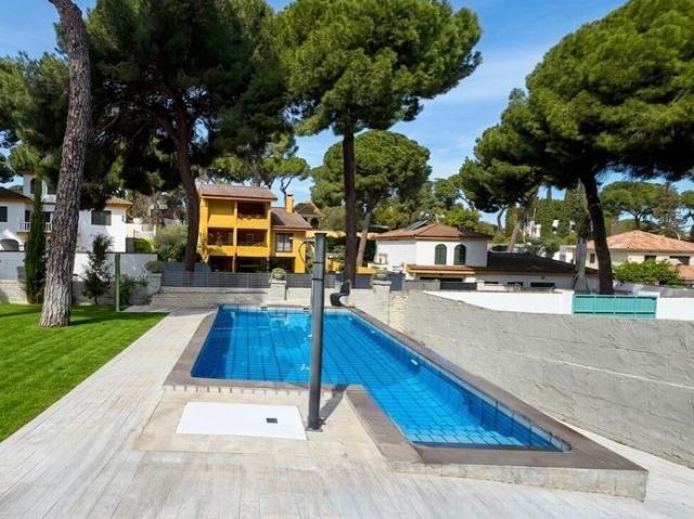 Villa / Chalet de lujo de 329 m2 en venta en Alcalá de Guadaíra, Andalucía