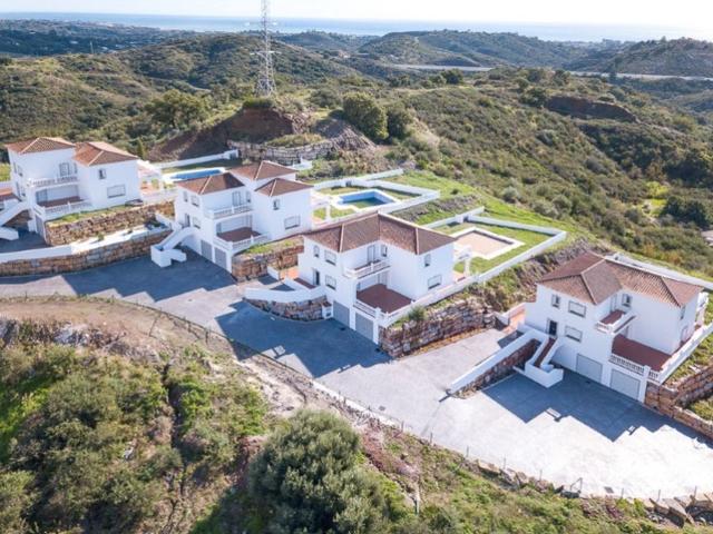Villa / Chalet de lujo de 350 m2 en venta en Atalaya Isdabe, Estepona, Málaga, Andalucía