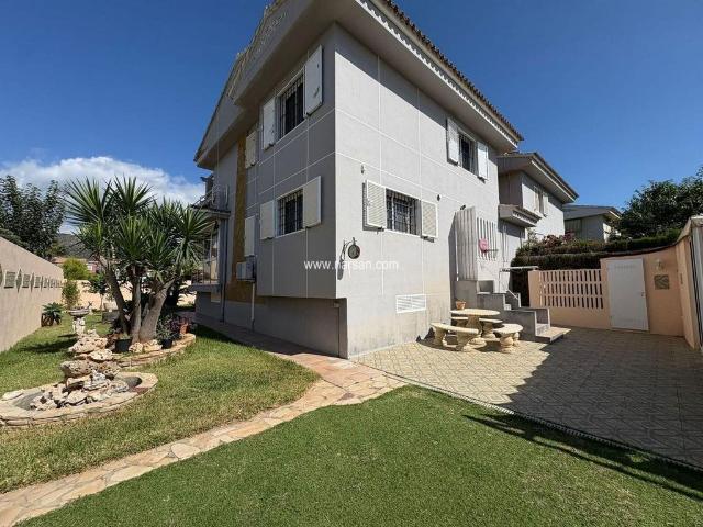 Exclusiva Villa / Chalet de 270 m2 en venta en Benicásim, España