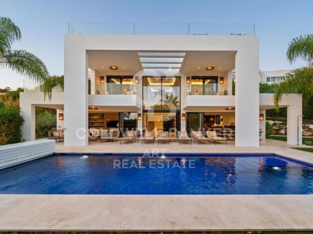 Exclusiva Villa / Chalet de 493 m2 en venta en Marbella, España