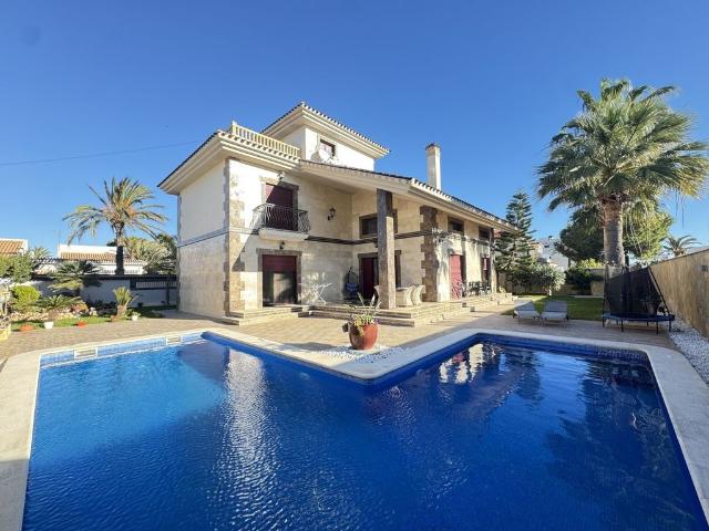 Villa / Chalet en venta Cabo Roig, España
