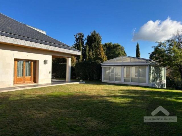 Villa / Chalet de 1056 m2 en venta en Madrid, España