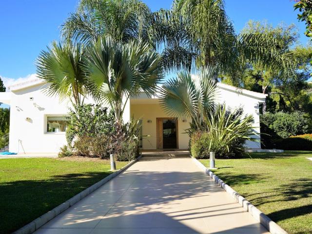 Villa Chalet, La Heredia, Costa del Sol. 4 Dormitorios, 4. 326m² Benahavís
