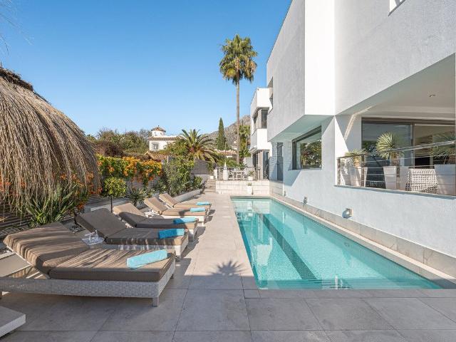 Villa Chalet, Marbella, Costa del Sol. 4 Dormitorios, 4 Ba. 420m² Marbella