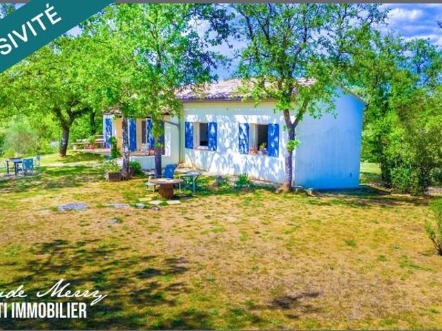 Villa charmante construction traditionnelle environ 110 m2 habitable + grand sous sol terrain exceptionnel de 8000 m2 offrant un superbe potentiel pleine nature en zone naturelle