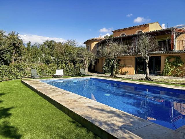Villa charmante à Saint Cezaire sur Siagne environ 240 m². 240m² Saint Cézaire sur Siagne