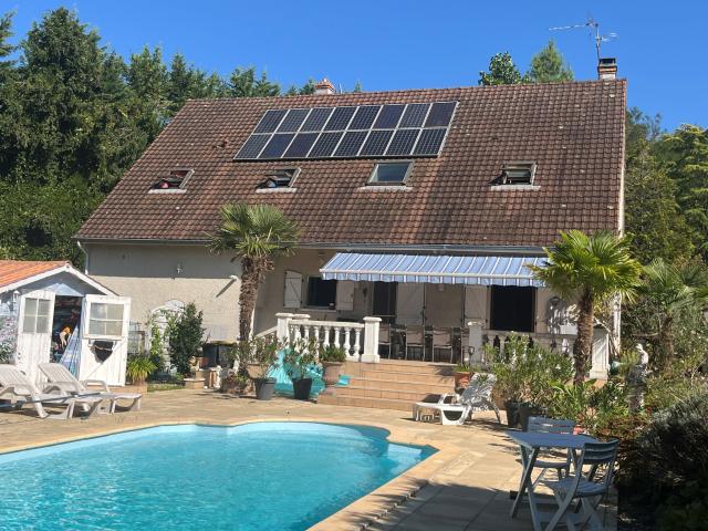 VILLA CINQ CHAMBRES ET PISCINE