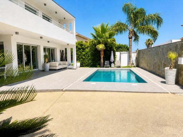VILLA COMTEMPORAINE AVEC DEUX APPARTEMENTS INDÉPENDANTS