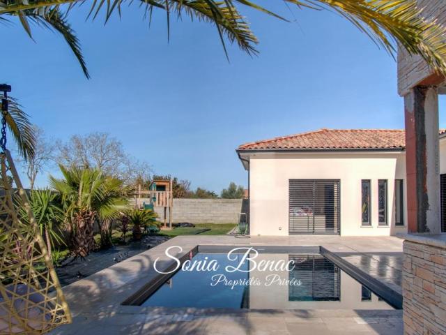 VILLA COMTEMPORAINE DE PLAIN PIED T5 PISCINE POOL HOUSE DOUBLE GARAGE CARBONNE
