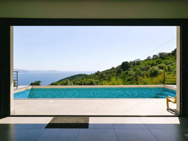 VILLA COMTEMPORAINE VUE MER SALARIO